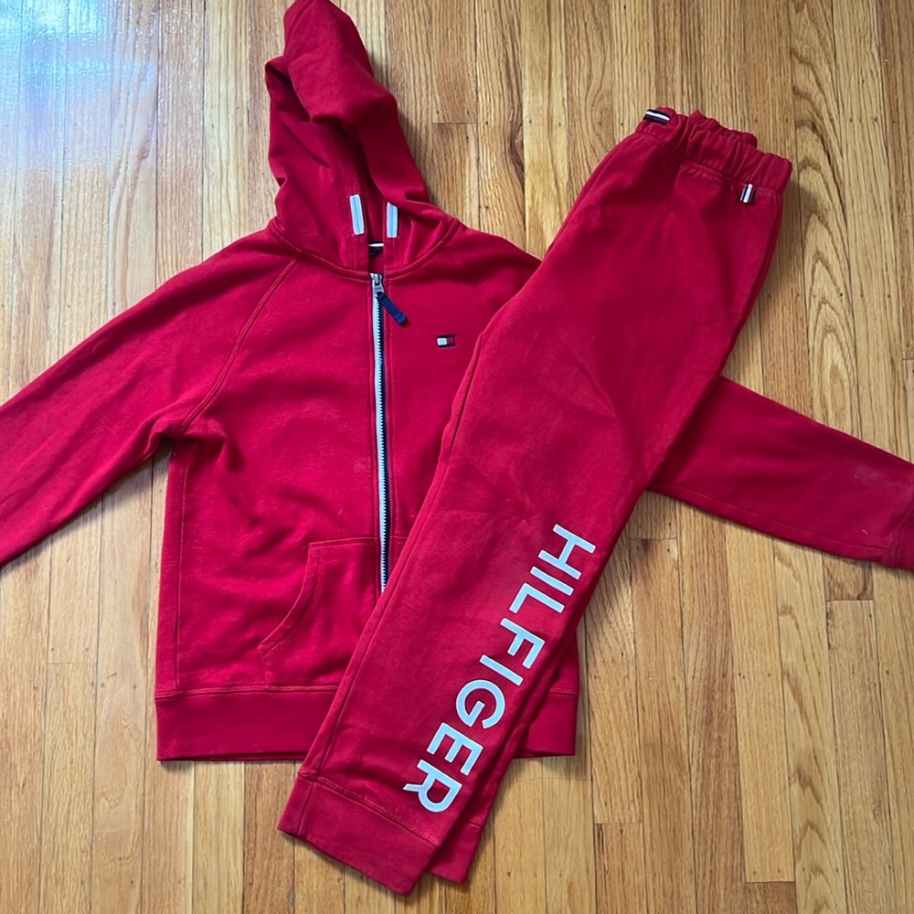 Red Tommy Hilfiger set